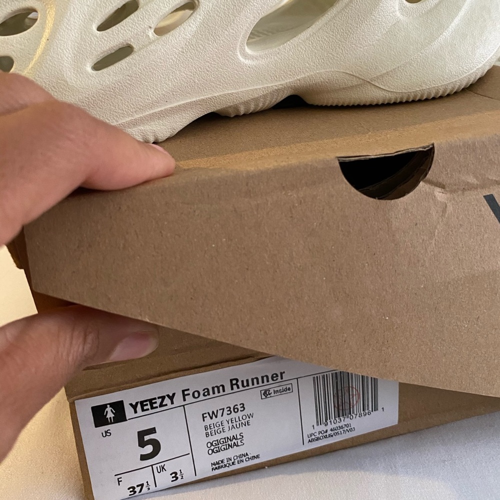 Yezzy foam runners